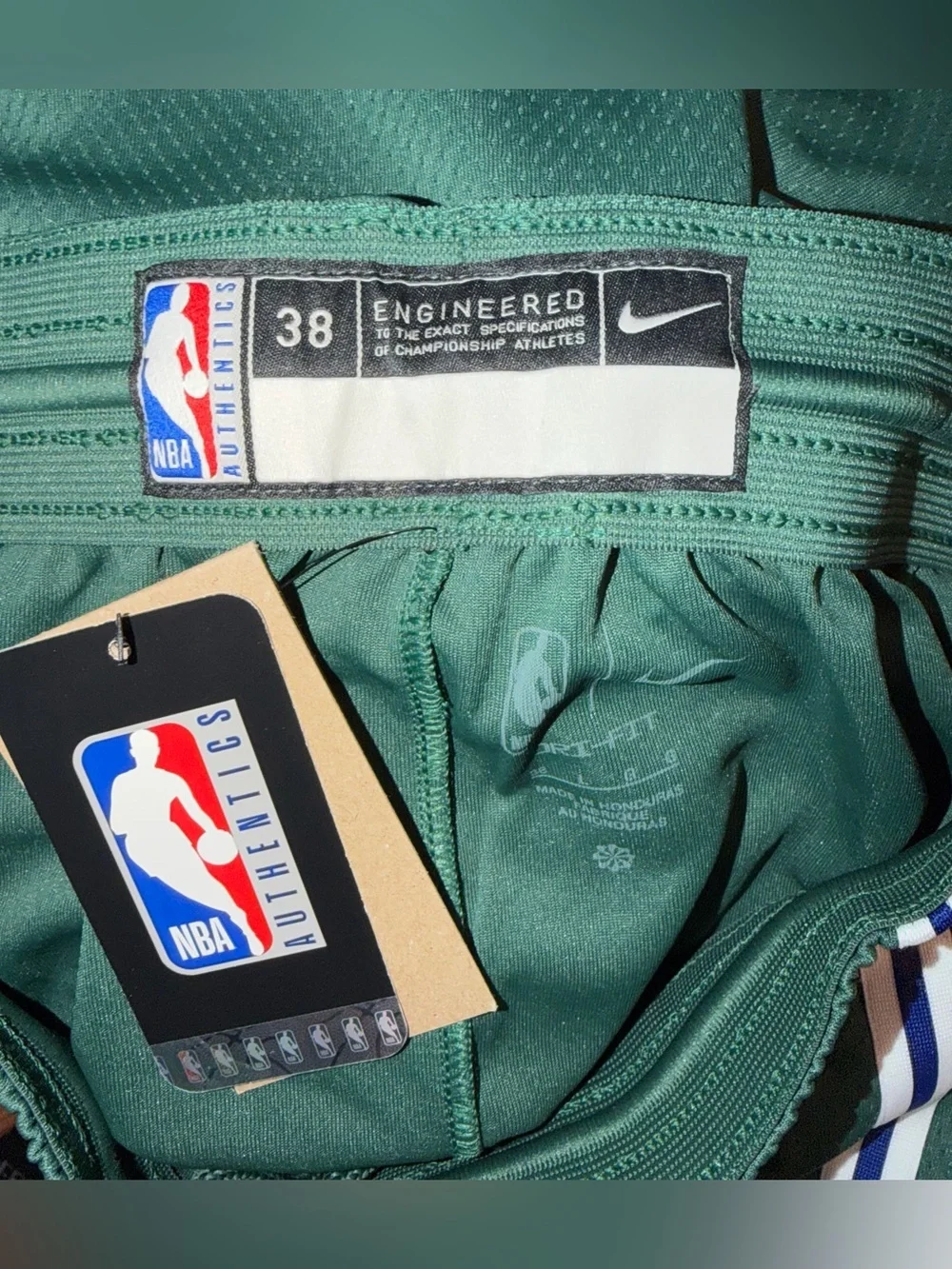 NWT Nike Detroit Pistons Men’s Large 38 Shorts Shirt Set 22/23 City Edition NBA